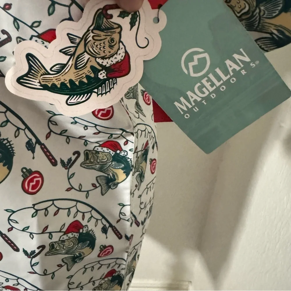 Magellan Outdoors XL (18-20) Fish Gear Moisture Wicking NWT Button-Down Holiday
